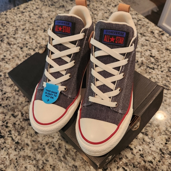 converse youth size 4